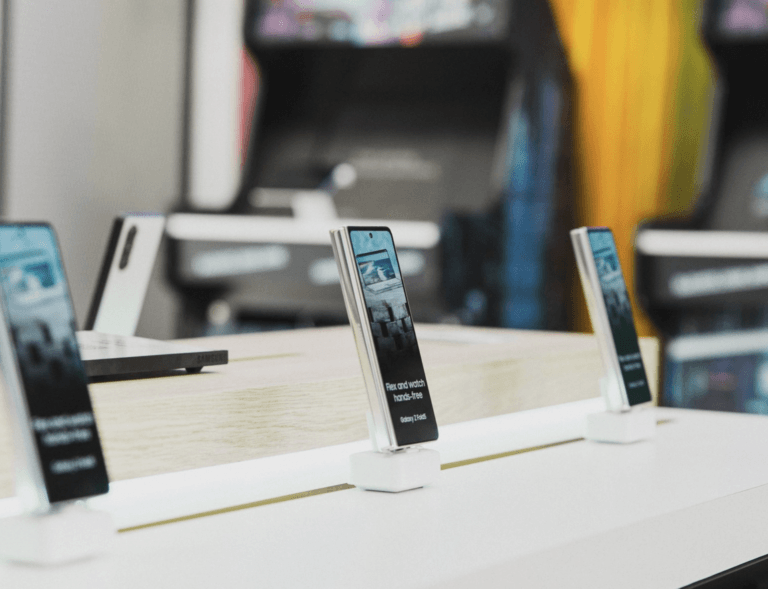 Samsung Eleva suas estratégias de vendas com a invue's Modern Wireless Retail Security